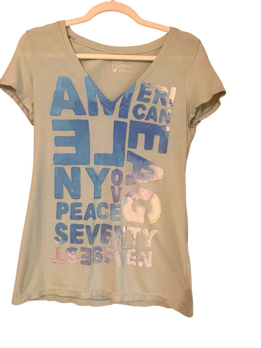American Eagle Outfitters Women's Green Graphic V-Neck T-Shirt Size Large